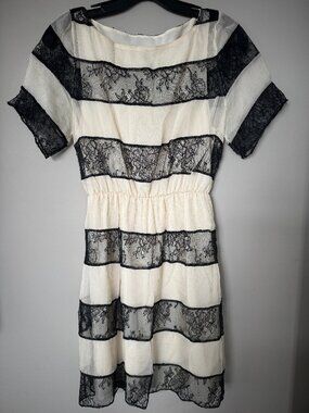 Alice + Olivia Black & Cream T-Shirt Dress